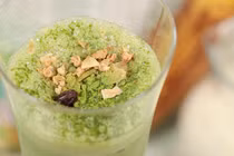 Cách làm sữa đậu nành vị trà xanh ngon lạ