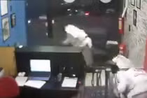 Video: Chạy “rẽ đất” vì trộm nhầm chỗ