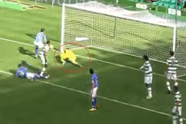 Xuất hiện pha cứu thua "thần thánh" đẹp nhất năm 2015