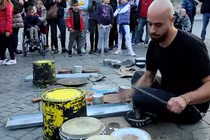 Bản nhạc kỳ lạ được tạo ra từ xoong nồi