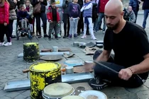 Bản nhạc kỳ lạ được tạo ra từ xoong nồi