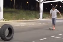 Màn trình diễn bóng "đá đâu trúng đó" của chân sút nghiệp dư