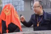 Kỳ lạ chàng trai Trung Quốc cưới thiếu nữ robot làm vợ