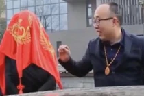 Kỳ lạ chàng trai Trung Quốc cưới thiếu nữ robot làm vợ