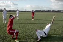 Những kiểu ăn vạ bá đạo nhất thế giới