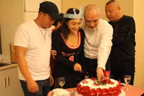 Tài tử U70 “Thiên long bát bộ” bị lộ ngoại tình với chân dài 9X