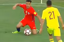 Những tình huống qua người trong bóng đá đầy “ảo diệu“