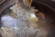 Video: Món canh 'tăng trọng' của võ sĩ sumo