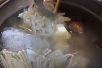 Video: Món canh 'tăng trọng' của võ sĩ sumo