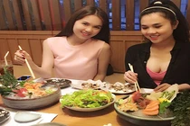 Bất ngờ với nhan sắc chị gái của Ngọc Trinh