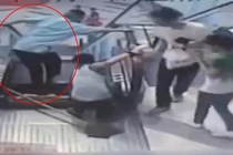 Video “Thang cuốn tử thần” nghiền nát chân lao công Trung Quốc