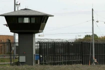 Mẹ giấu ma túy vào “chỗ kín” mang vào trại cho con