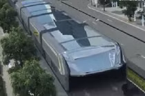 Siêu xe buýt khổng lồ chở 1.400 người ở Trung Quốc