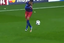 Những pha xử lý bóng ngẫu hứng đẹp mê hồn