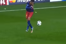 Những pha xử lý bóng ngẫu hứng đẹp mê hồn