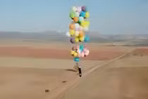 Video: Kỳ lạ hành trình khám phá hoang mạc Nam Phi với 100 quả bóng bay