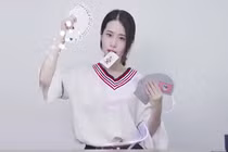 Thánh nữ công sở trổ tài làm ảo thuật cực đỉnh