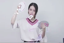 Thánh nữ công sở trổ tài làm ảo thuật cực đỉnh