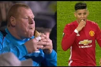 Hình ảnh “hài hước” khi cầu thủ ăn trong trận đấu