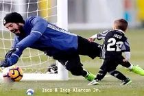 Những giây phút tuyệt đẹp của cầu thủ cùng con bên “trái bóng“