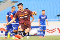 Công Vinh tỏ ra “nóng mắt” với Công Phượng?