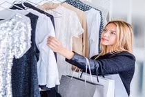 Tại sao bạn phải giặt quần áo mới trước khi mặc?