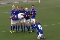 Những kiểu nghịch ngợm như trẻ con của cầu thủ bóng đá