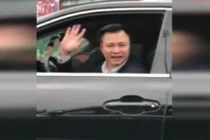 Tự Long “tán gái” hài hước khi đi đám hỏi MC Thành Trung