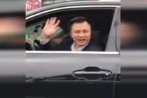 Tự Long “tán gái” hài hước khi đi đám hỏi MC Thành Trung