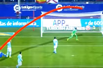 Những pha bắt vô lê ghi bàn đẹp mắt 2017