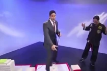 MC vô tình vạch mặt võ sư "dỏm" trên sóng trực tiếp