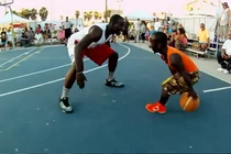 Xem sao bóng rổ “Michael Jordan lùn'' trổ tài