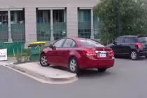 Màn đỗ xe khổ sở nhất quả đất