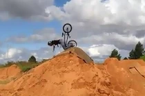 Những khoảnh khắc tai nạn hài hước khi chơi thể thao