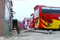 Kỳ lạ khu dân cư “kẹt” giữa bến xe Nước Ngầm, Hà Nội