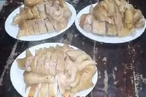 Hướng dẫn chặt con gà hấp xếp thành 3 đĩa