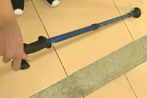 Học sinh Lào Cai chế gậy thông minh cho người cao tuổi