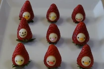 Cách biến dâu tây thành những khuôn mặt ngộ nghĩnh