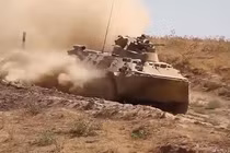 “Quái vật bọc thép” BTR-82A của Nga phóng tít mù trên thao trường