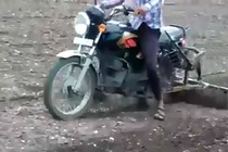 Chiếc máy cày tự chế độc đáo “chưa” từng thấy