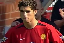 Xem lại pha đi bóng của Ronaldo trong ngày ra mắt MU