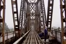 Cầu Long Biên đang được sửa chữa như thế nào?
