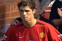 Xem lại pha đi bóng của Ronaldo trong ngày ra mắt MU