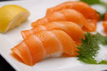 Xem người Nhật làm sushi cá hồi thượng hạng