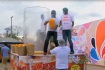 Kỷ lục vắt cam tươi khó tin ở Mexico