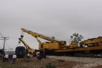 Vụ lật tàu tại Huế: Đưa thêm 2 toa xe về ga Thừa Lưu