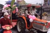 Rước dâu bằng máy cày cây chuối gây sốt ở Nghệ An