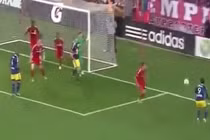 Chiêm ngưỡng những siêu phẩm từ góc sút không tưởng