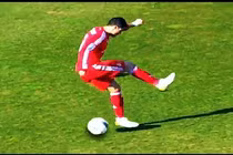 Những pha đánh gót ghi bàn đẹp mắt trong bóng đá