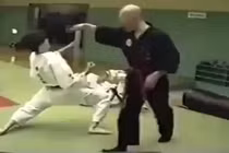 Clip hài: Đã tìm ra môn võ thuật “độc bá thiên hạ“